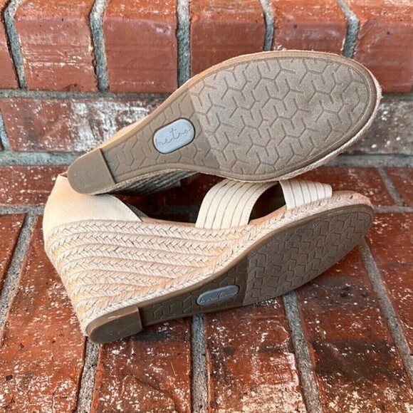 Me Too Bellini in Natural Wedge Sandals Women's Size 9 - Picture 6 of 7